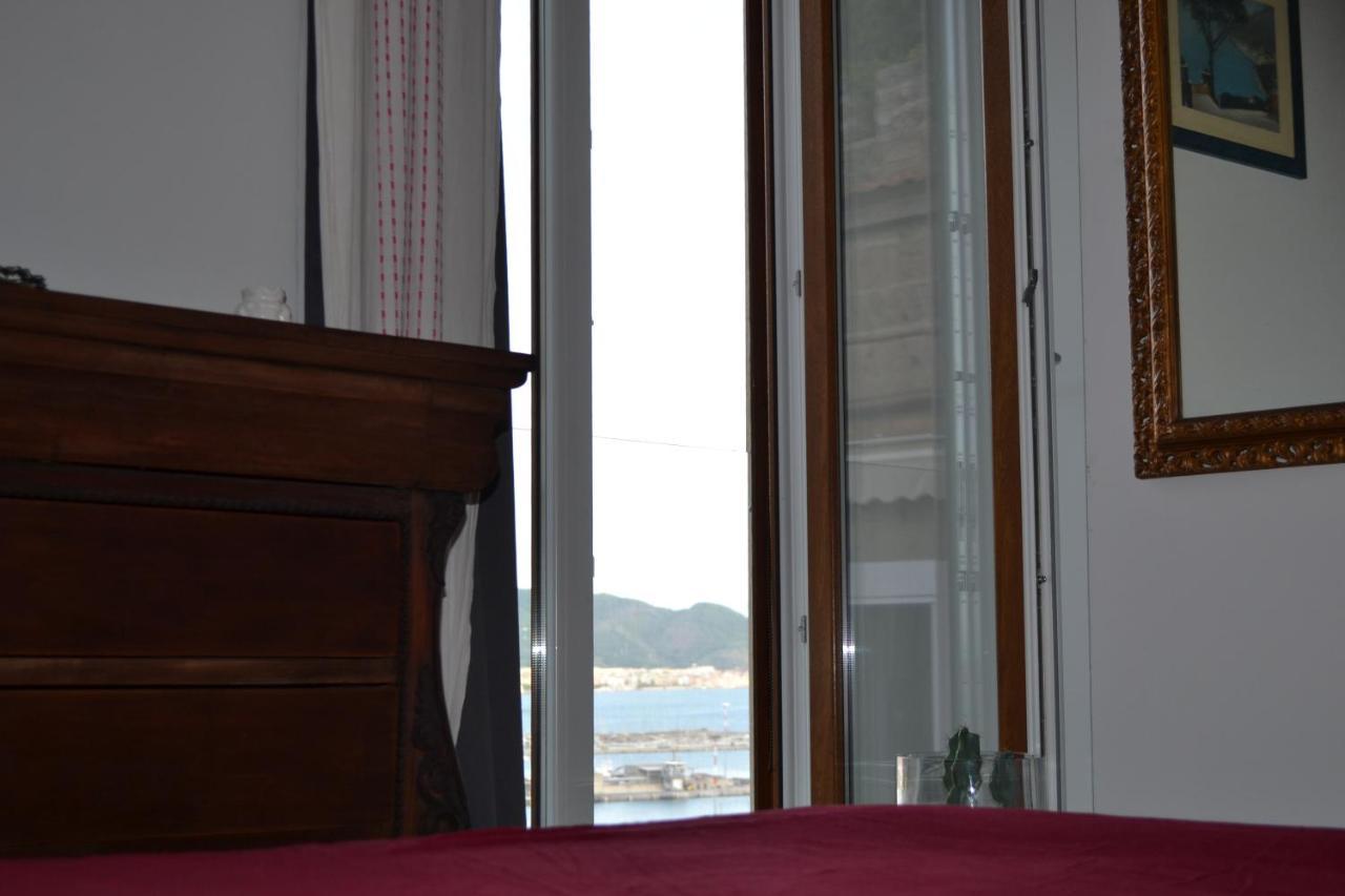 B&B Charming House 살레르노 외부 사진