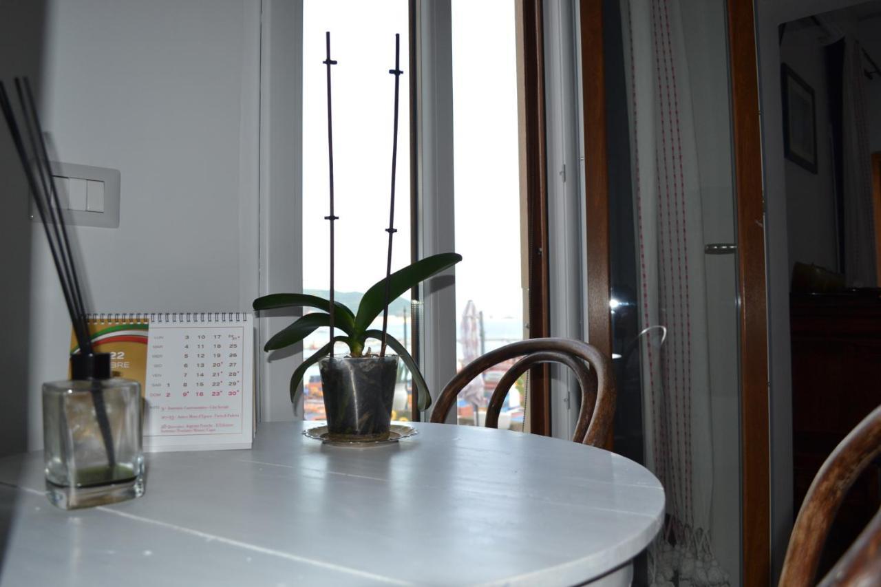 B&B Charming House 살레르노 외부 사진