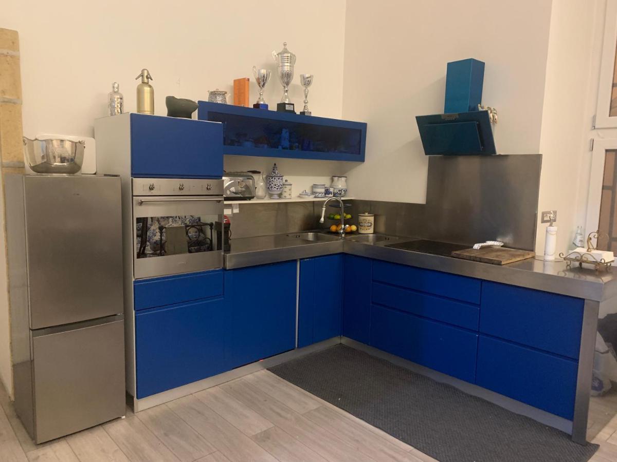 B&B Charming House 살레르노 외부 사진