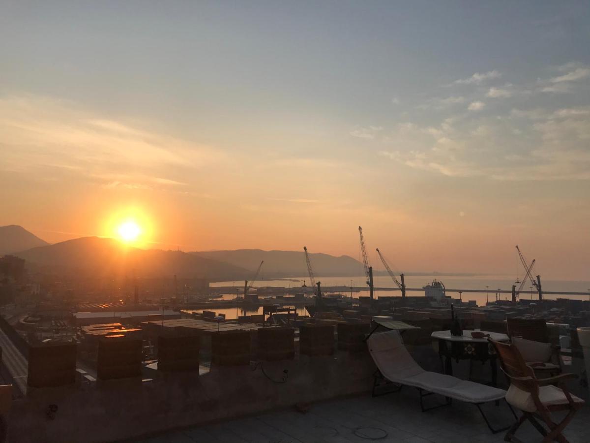 B&B Charming House 살레르노 외부 사진