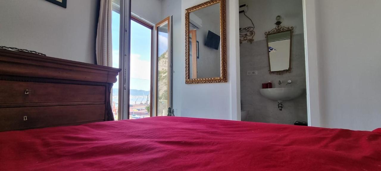 B&B Charming House 살레르노 외부 사진