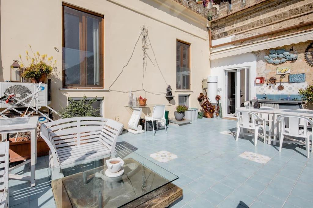 B&B Charming House 살레르노 외부 사진